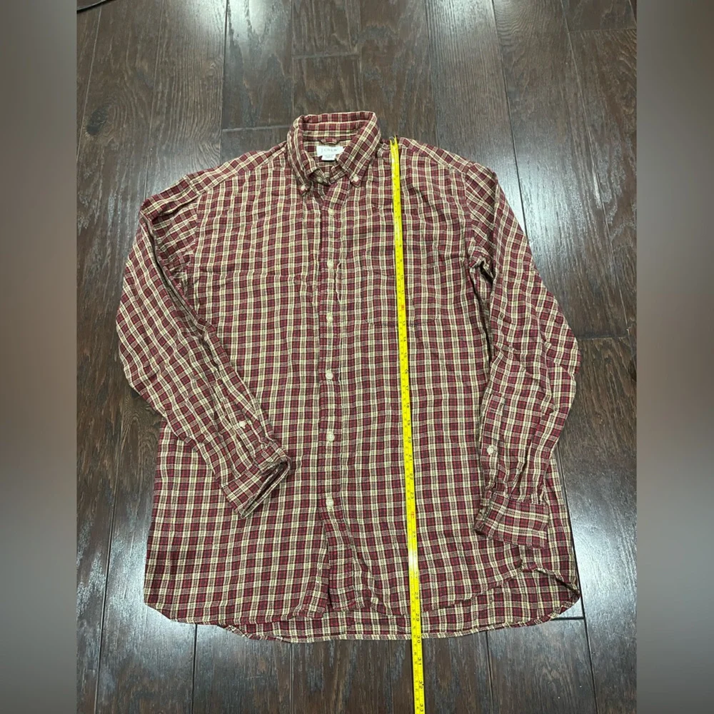 J CREW Men Red Flannel Button Up Shirt Size Small  Classic Long Sleeve Plaid